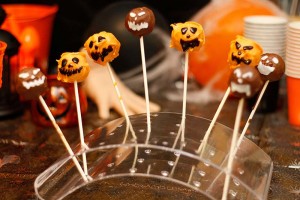 Vegan Halloween Jack-o-lantern Cake Pops